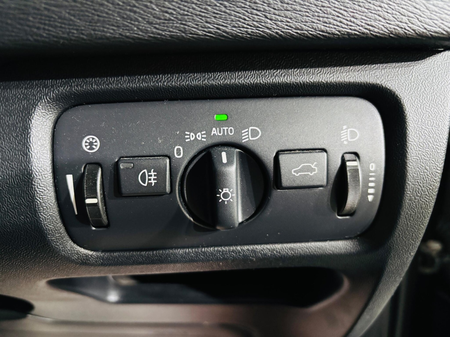 Used Volvo V40 for sale - 77794230: Photo 18