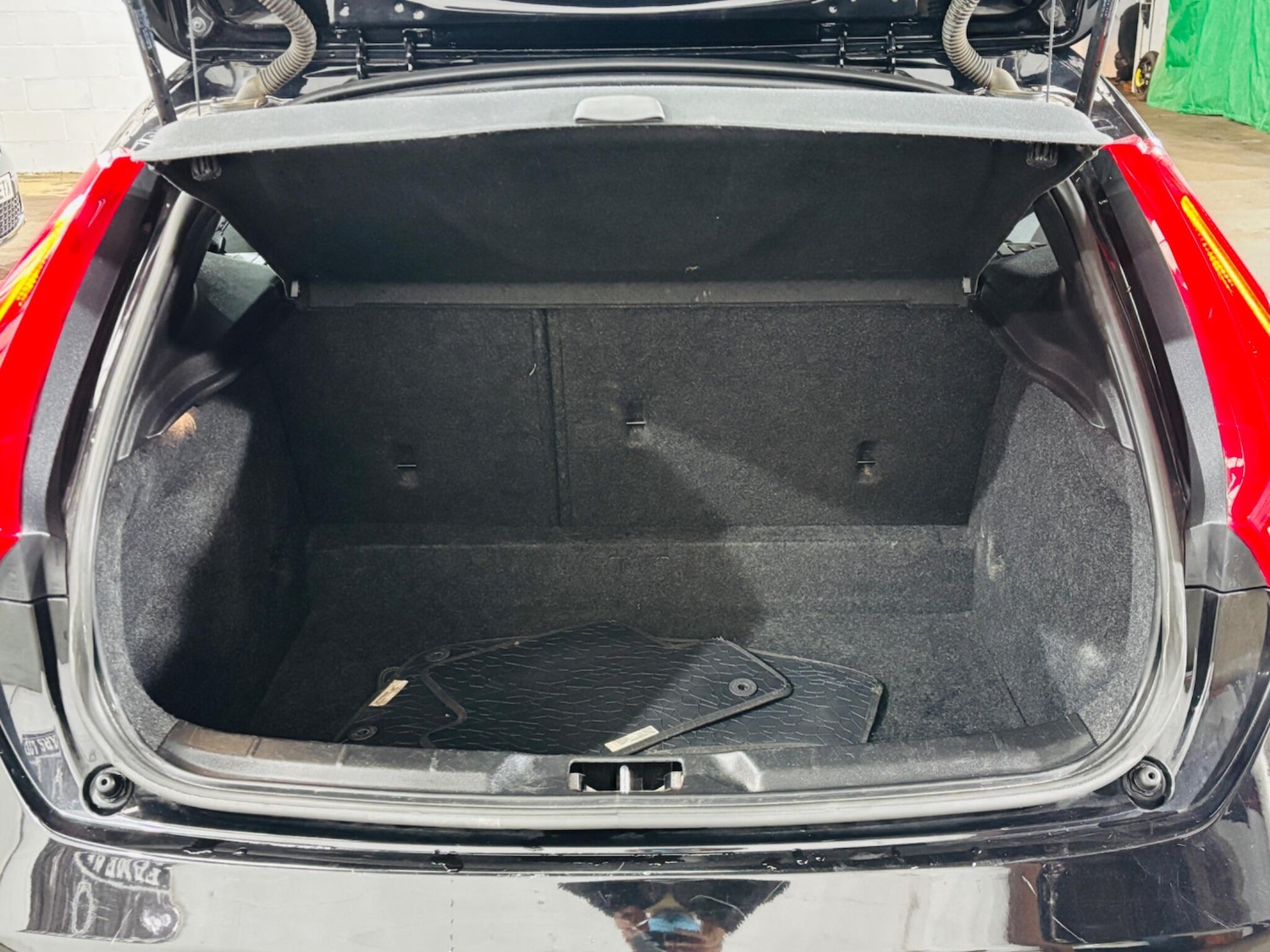 Used Volvo V40 for sale - 77794230: Photo 30