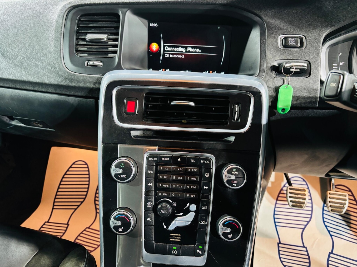 Used Volvo V60 2015 for sale - 76990658: Photo 25