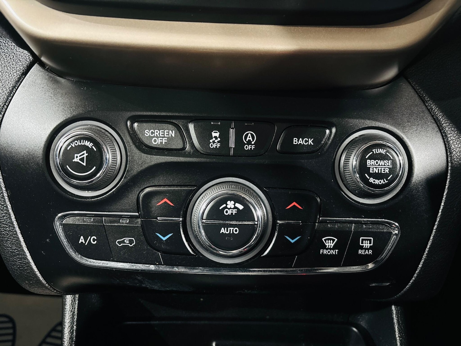 Used Jeep Cherokee 2014 for sale - 78048221: Photo 32