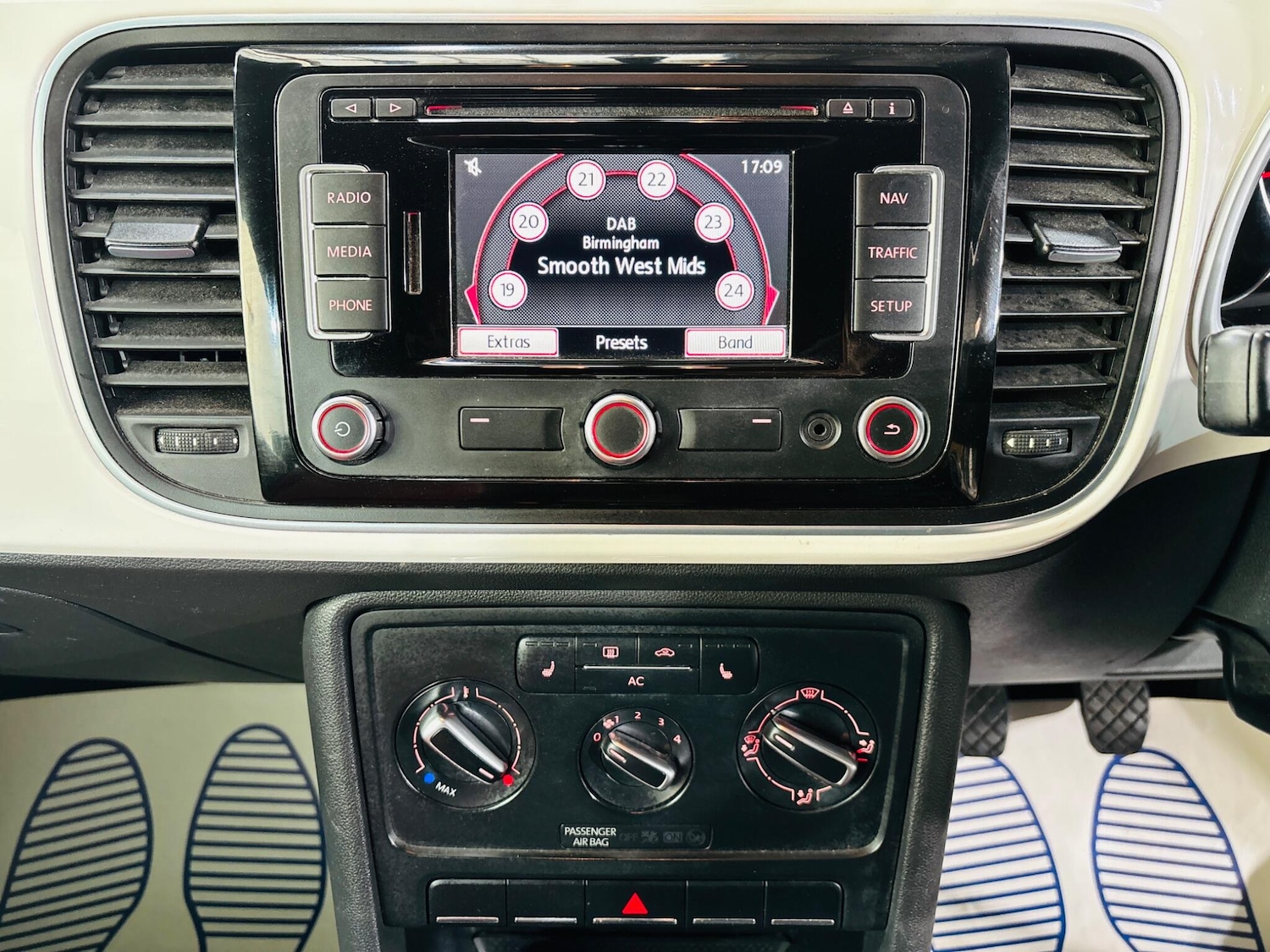 Used Volkswagen Beetle 2012 for sale - 78171307: Photo 24