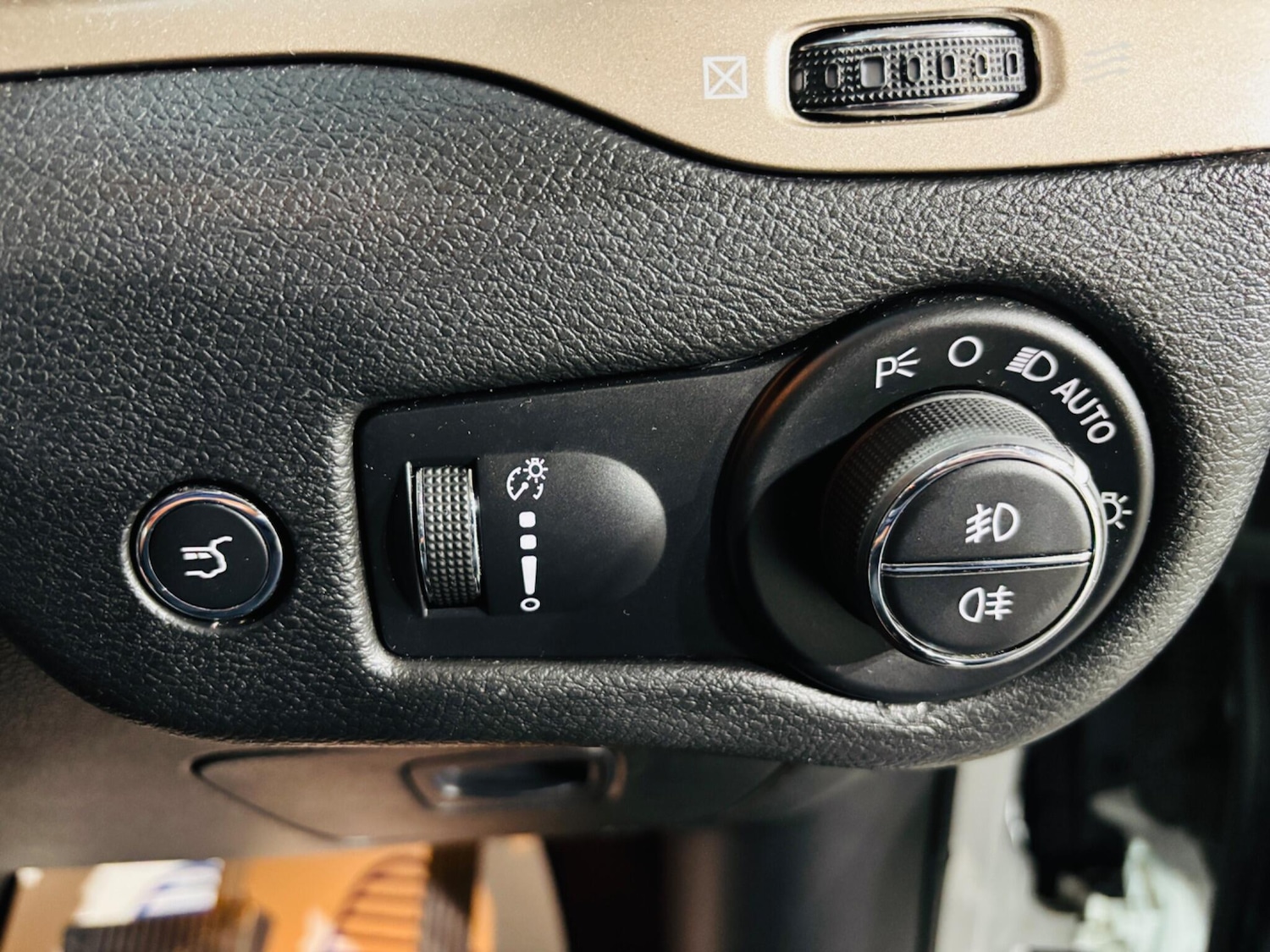 Used Jeep Cherokee 2015 for sale - 76361216: Photo 19