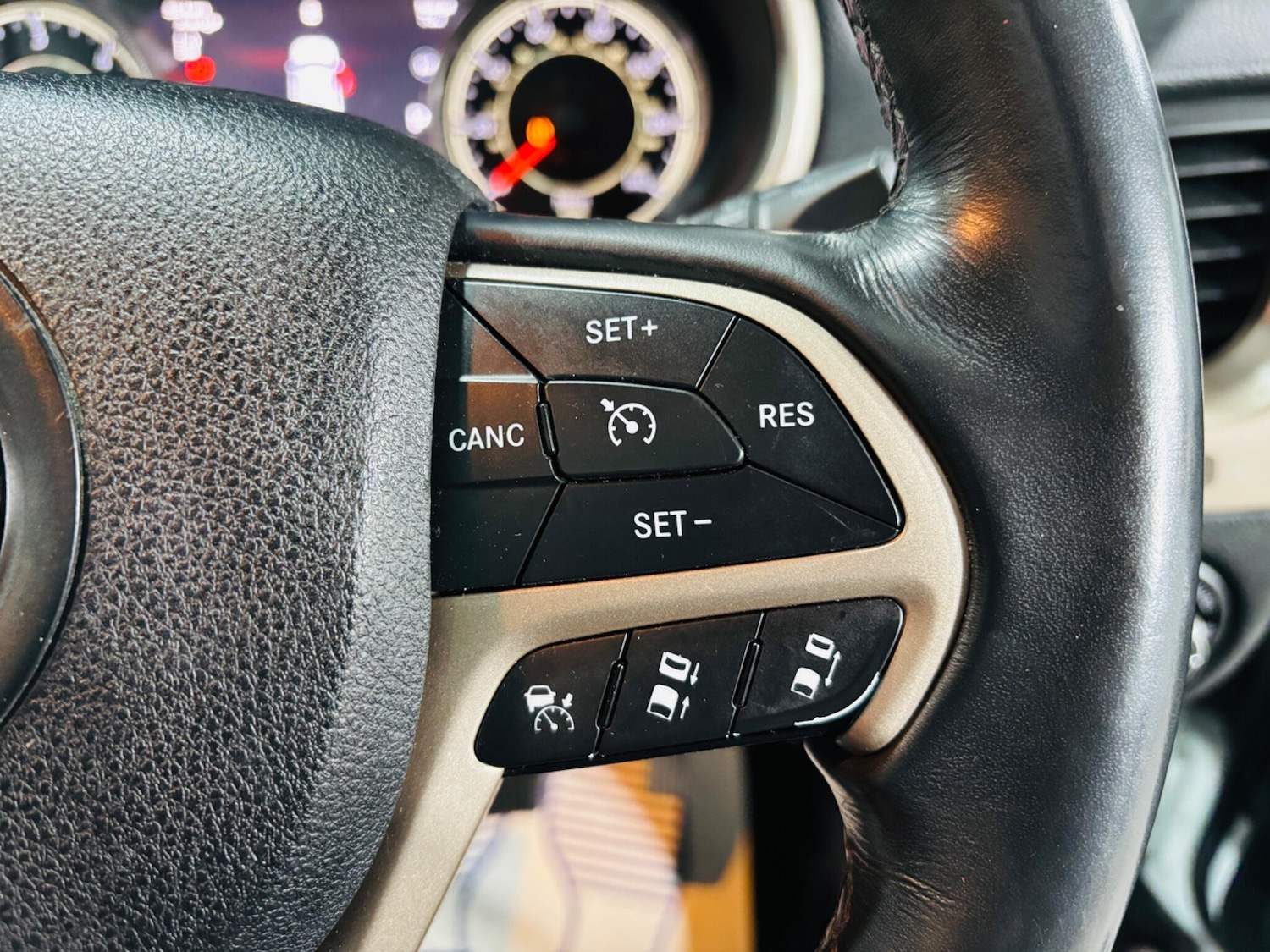 Used Jeep Cherokee 2015 for sale - 76361216: Photo 20