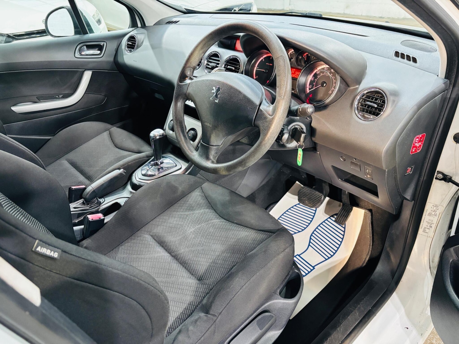 Used Peugeot 308 2010 for sale - 77839643: Photo 10