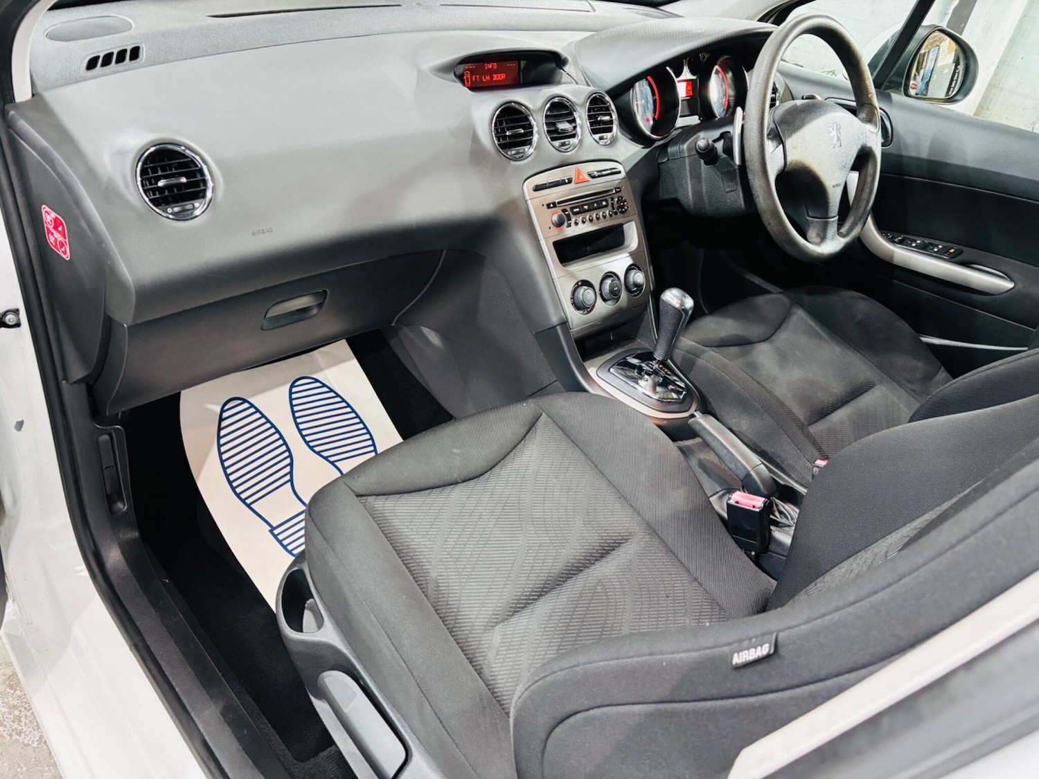 Used Peugeot 308 2010 for sale - 77839643: Photo 14