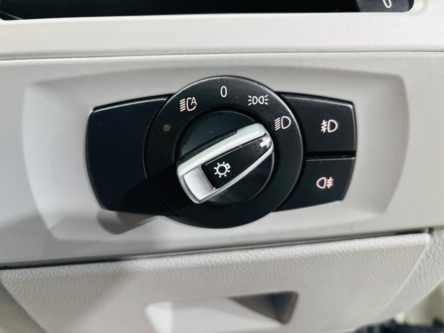 Used BMW 3 Series 2010 for sale - 77737109: Photo 18