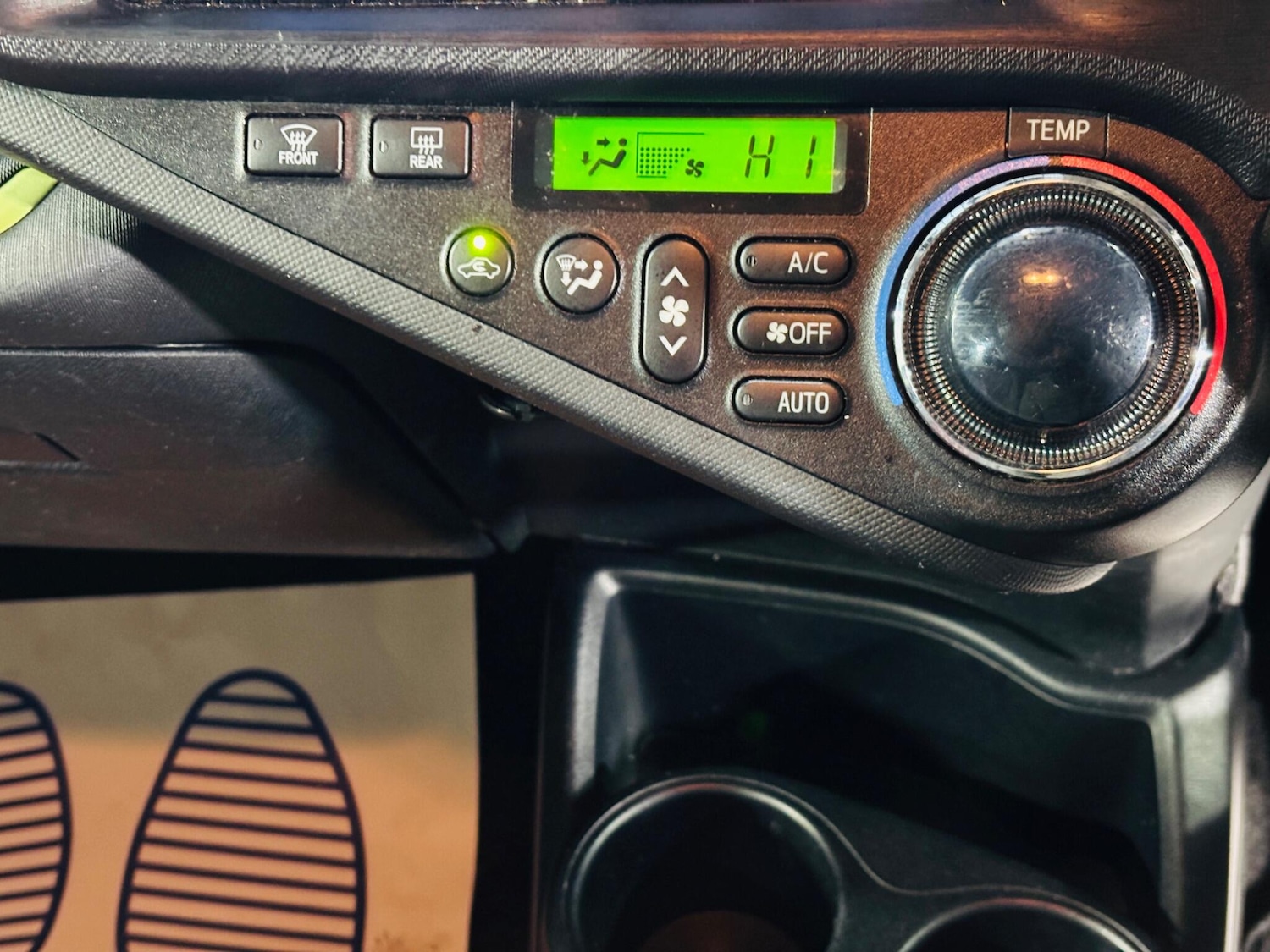 Used Toyota Aqua 2025 for sale - 78007060: Photo 23