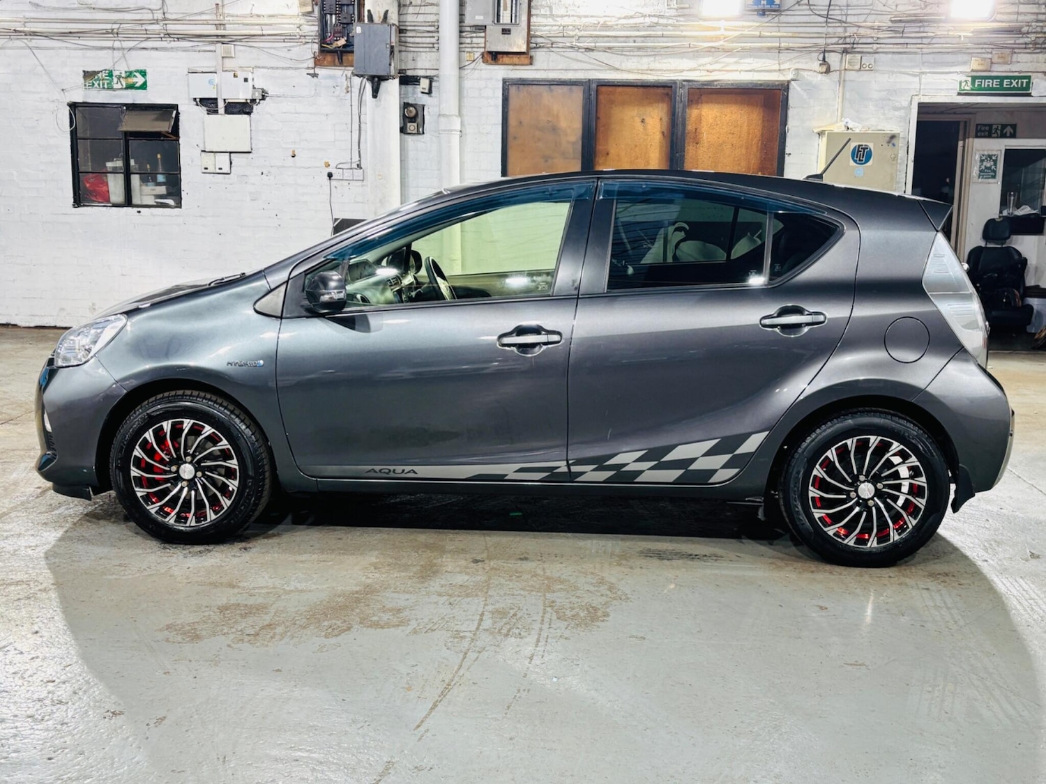 Used Toyota Aqua 2025 for sale - 78007060: Photo 9