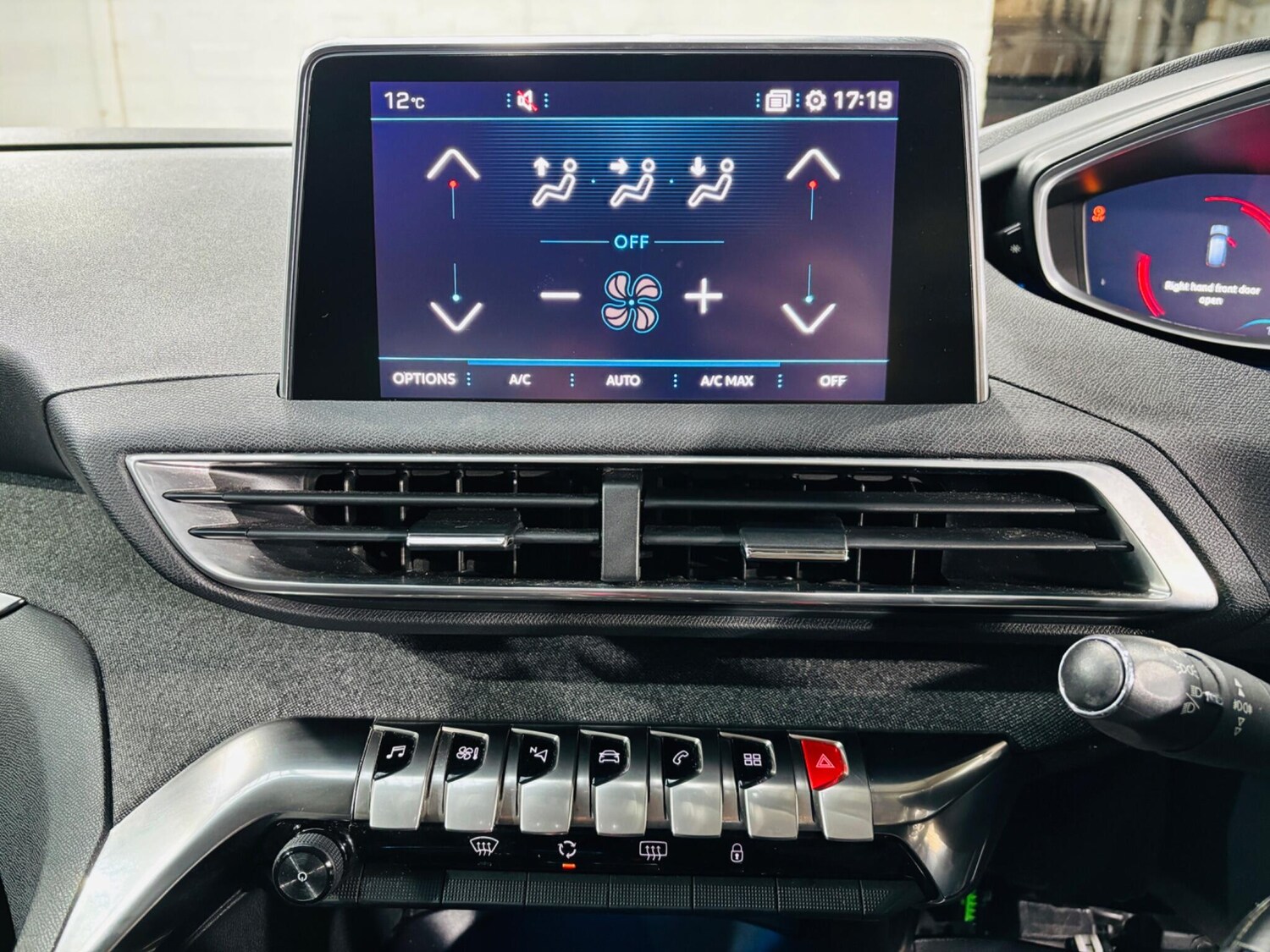 Used Peugeot 3008 2017 for sale - 77838858: Photo 22