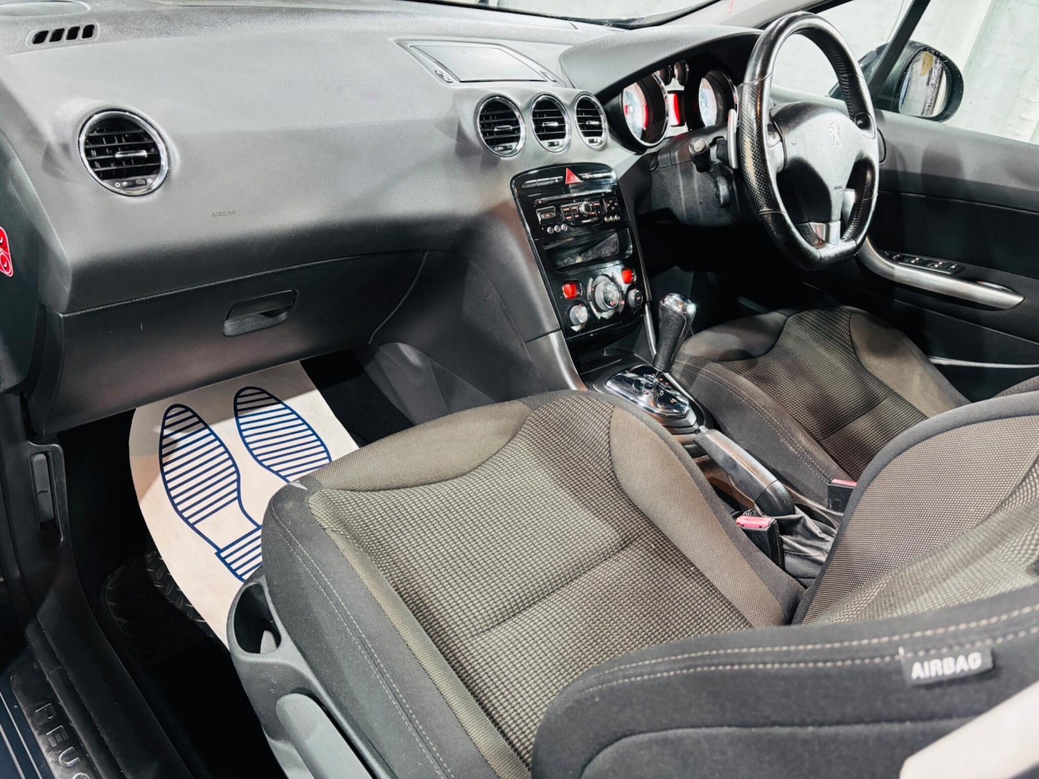 Used Peugeot 308 2013 for sale - 76408815: Photo 14