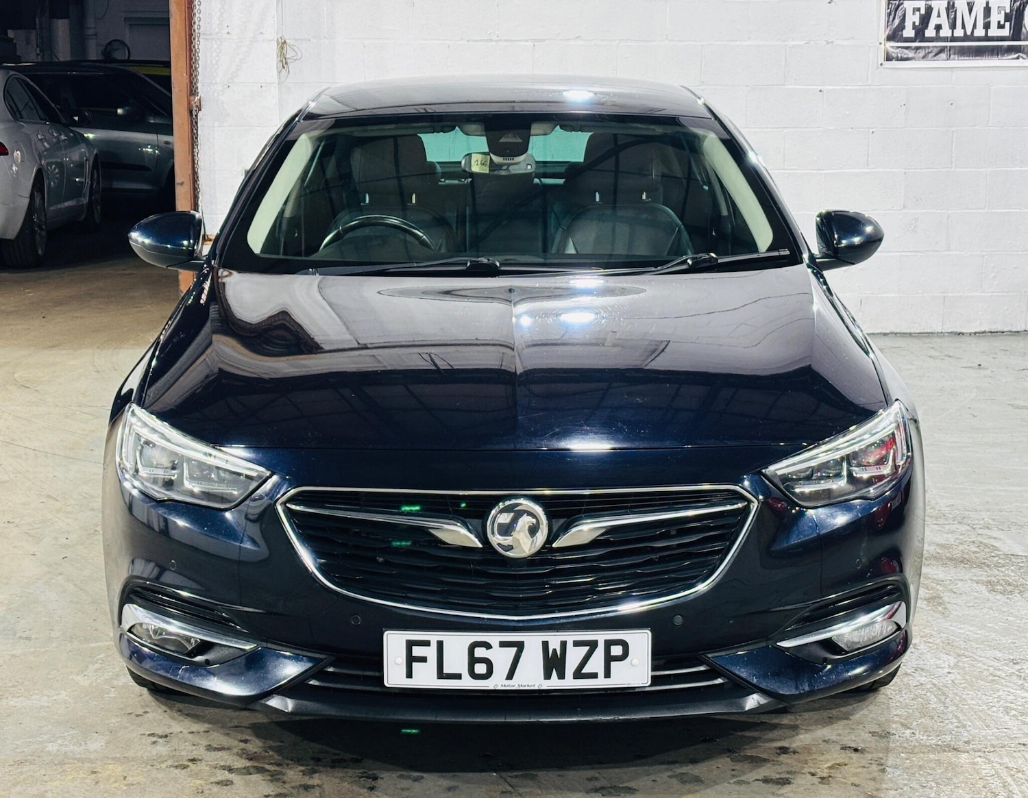 Used Vauxhall Insignia 2017 for sale - 76752731: Photo 2