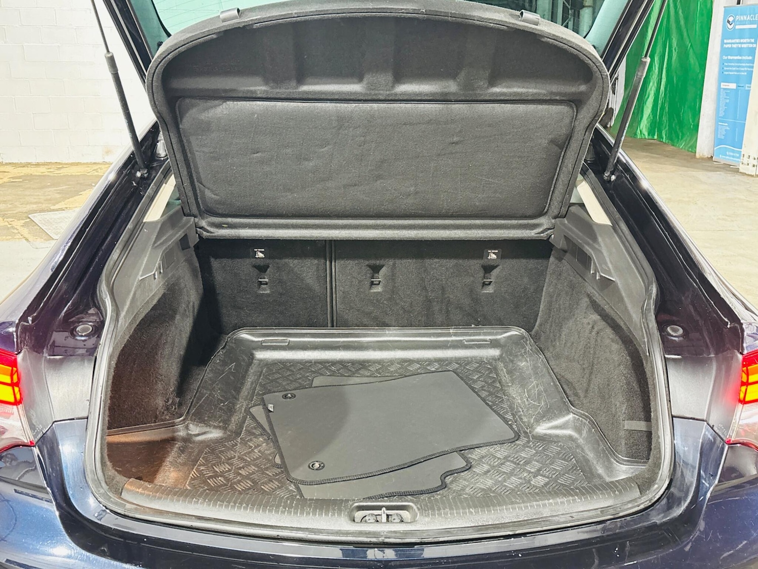 Used Vauxhall Insignia 2017 for sale - 76752731: Photo 33