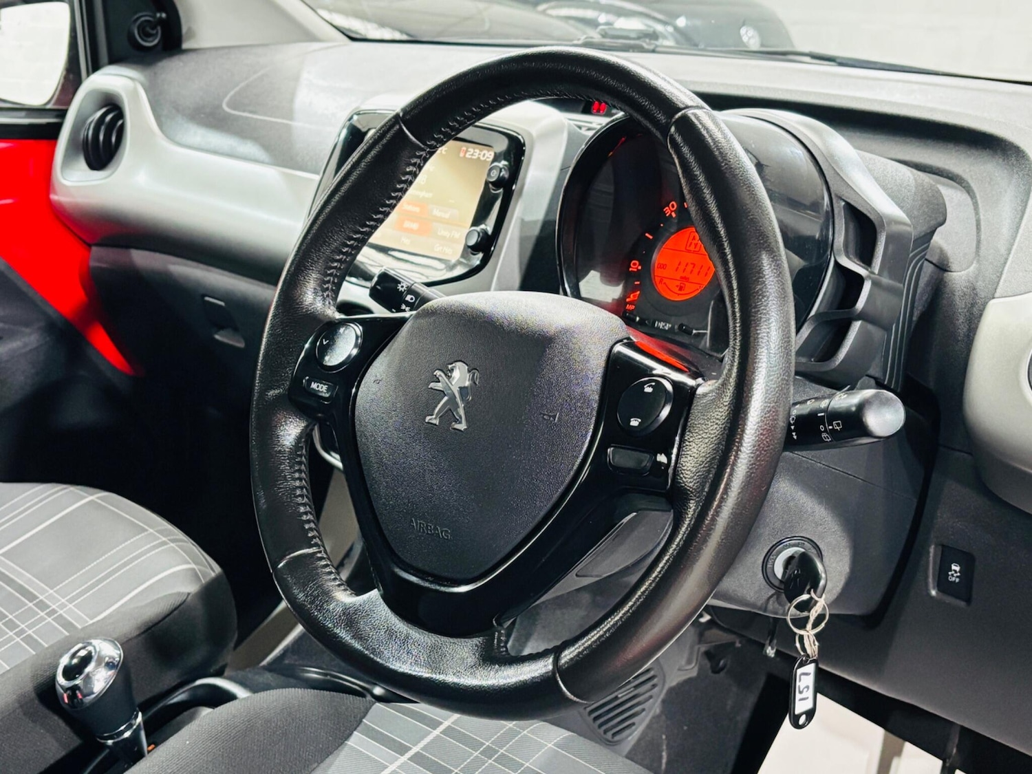 Used Peugeot 108 2017 for sale - 76521917: Photo 11