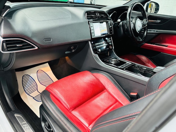 Used Jaguar XE 2015 for sale - 76200346: Photo 14