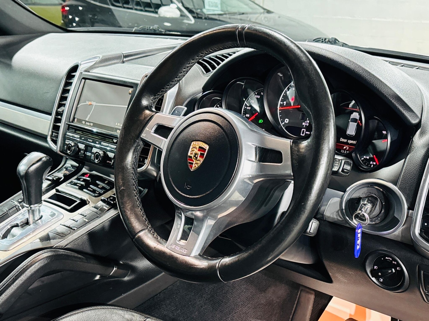 Used Porsche Cayenne 2011 for sale - 76512928: Photo 11