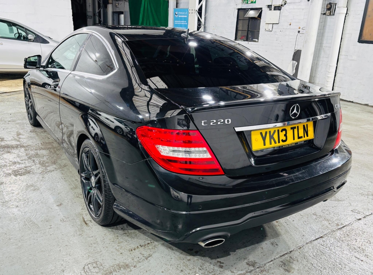 Used Mercedes-Benz C Class 2013 for sale - 76952907: Photo 7