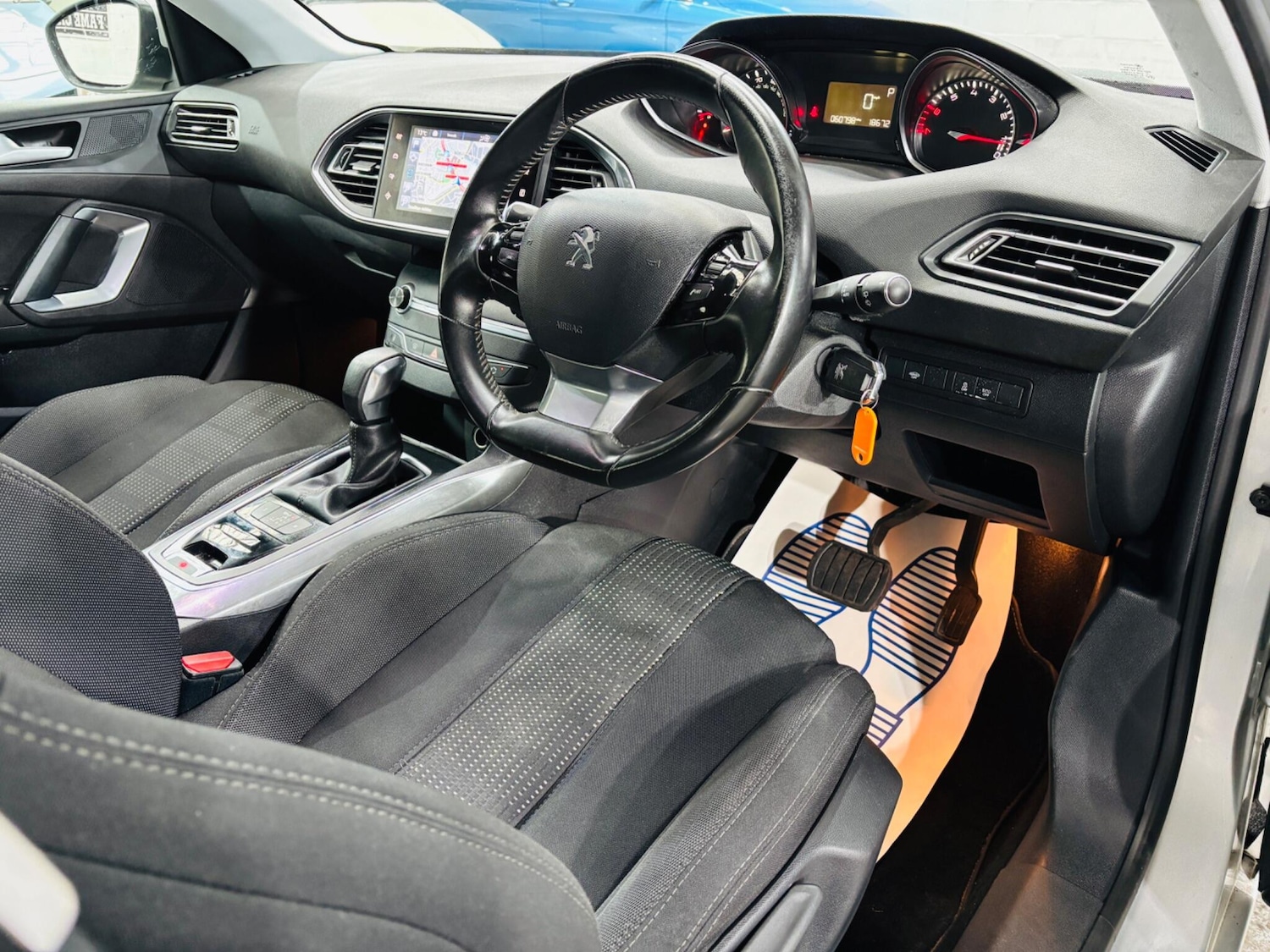 Used Peugeot 308 2015 for sale - 76399183: Photo 10