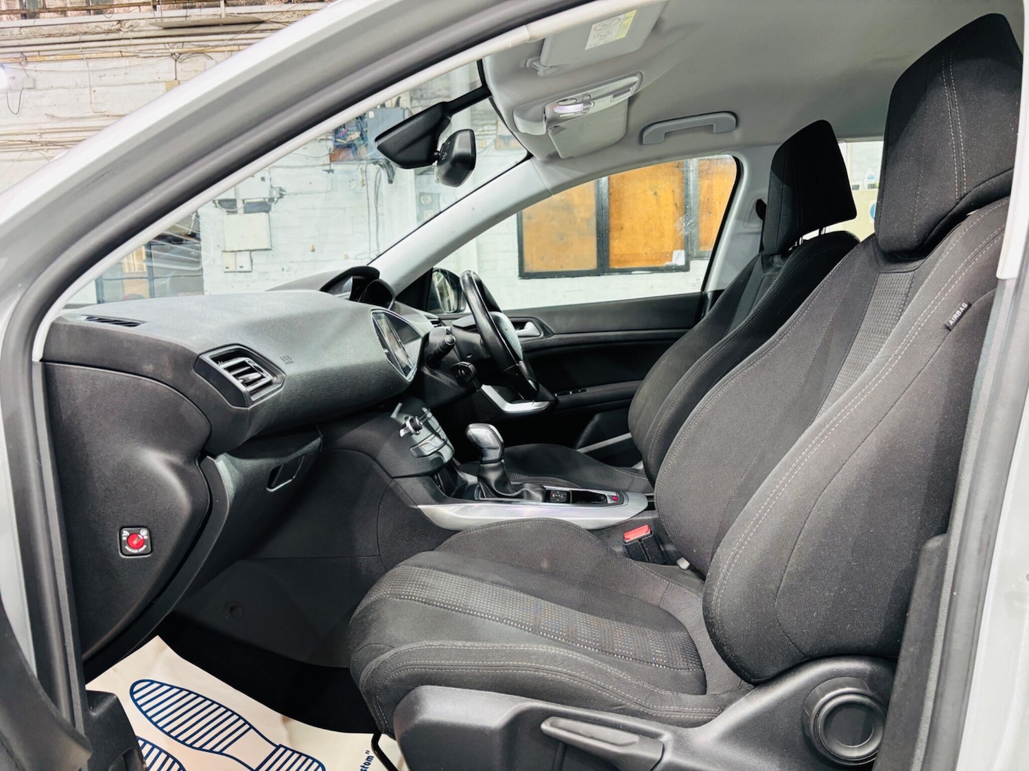 Used Peugeot 308 2015 for sale - 76399183: Photo 15