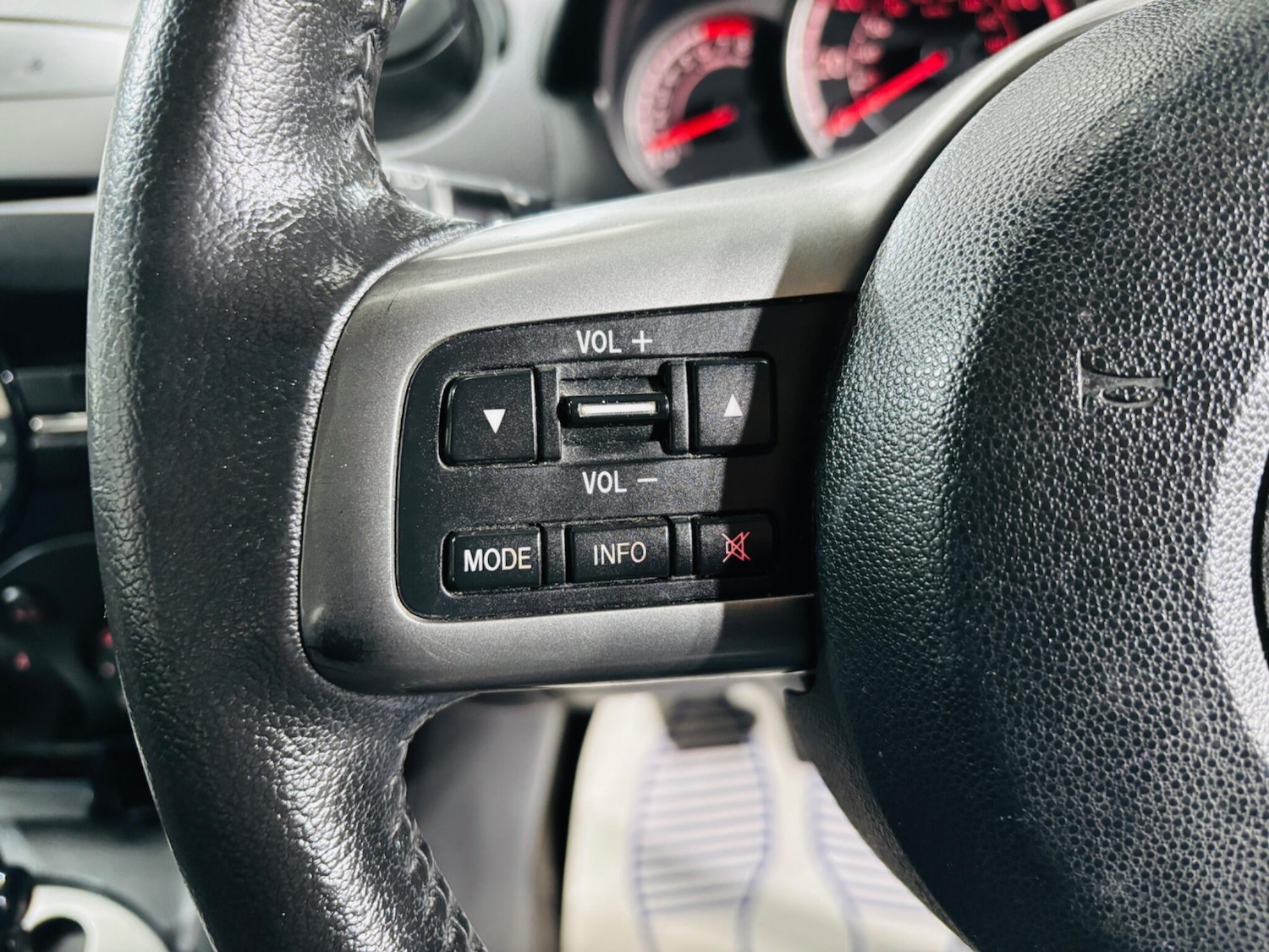 Used Mazda Mazda2 2011 for sale - 76832323: Photo 20