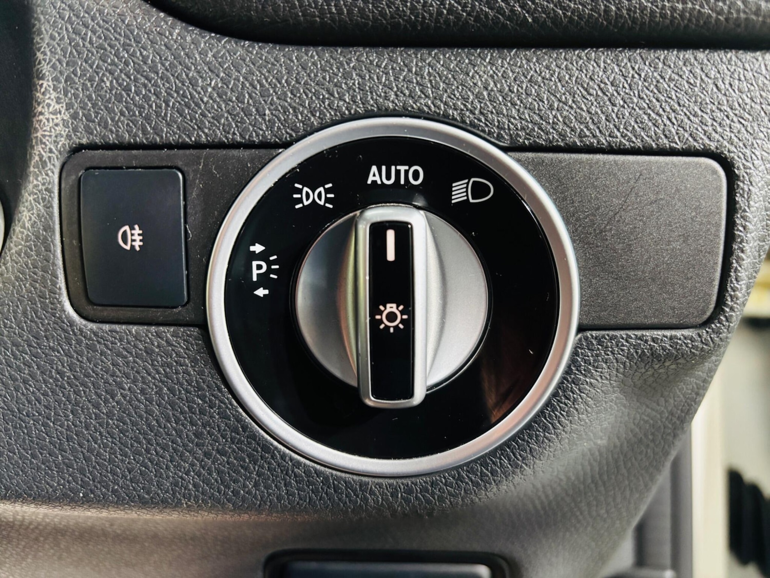 Used Mercedes-Benz CLA 2015 for sale - 77645688: Photo 19