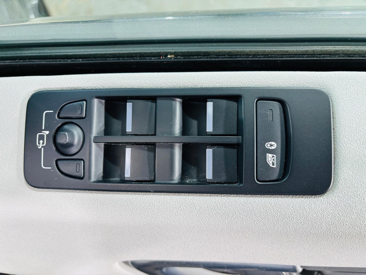 Used Land Rover Discovery Sport for sale - 76476660: Photo 34