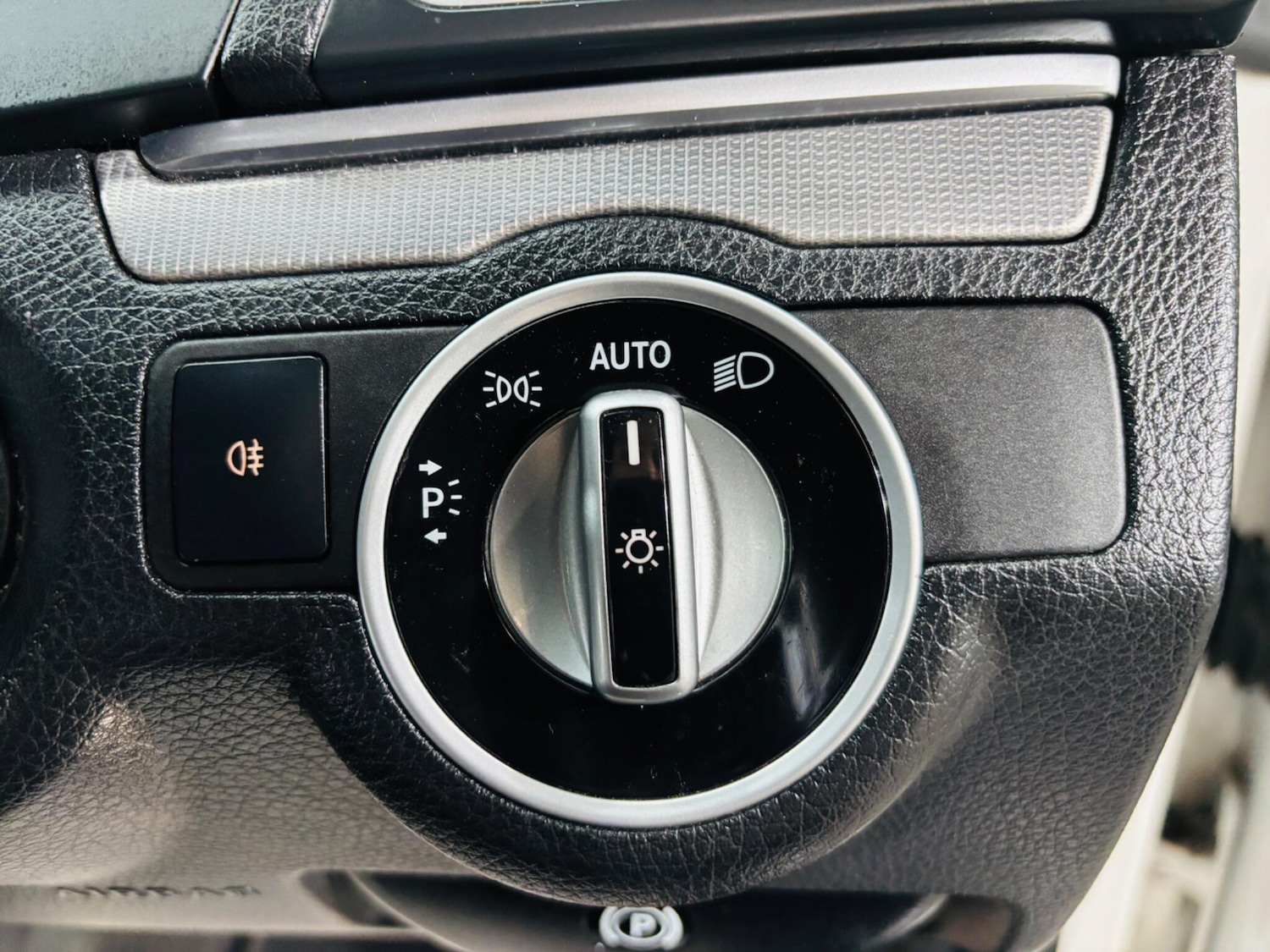 Used Mercedes-Benz E Class for sale - 77957452: Photo 34