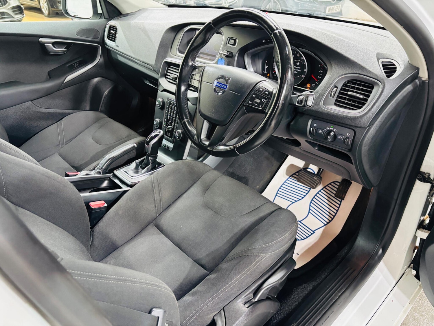 Used Volvo V40 2014 for sale - 77769055: Photo 10