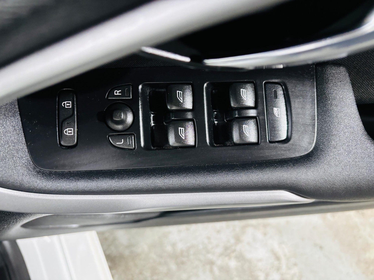 Used Volvo V40 2014 for sale - 77769055: Photo 17