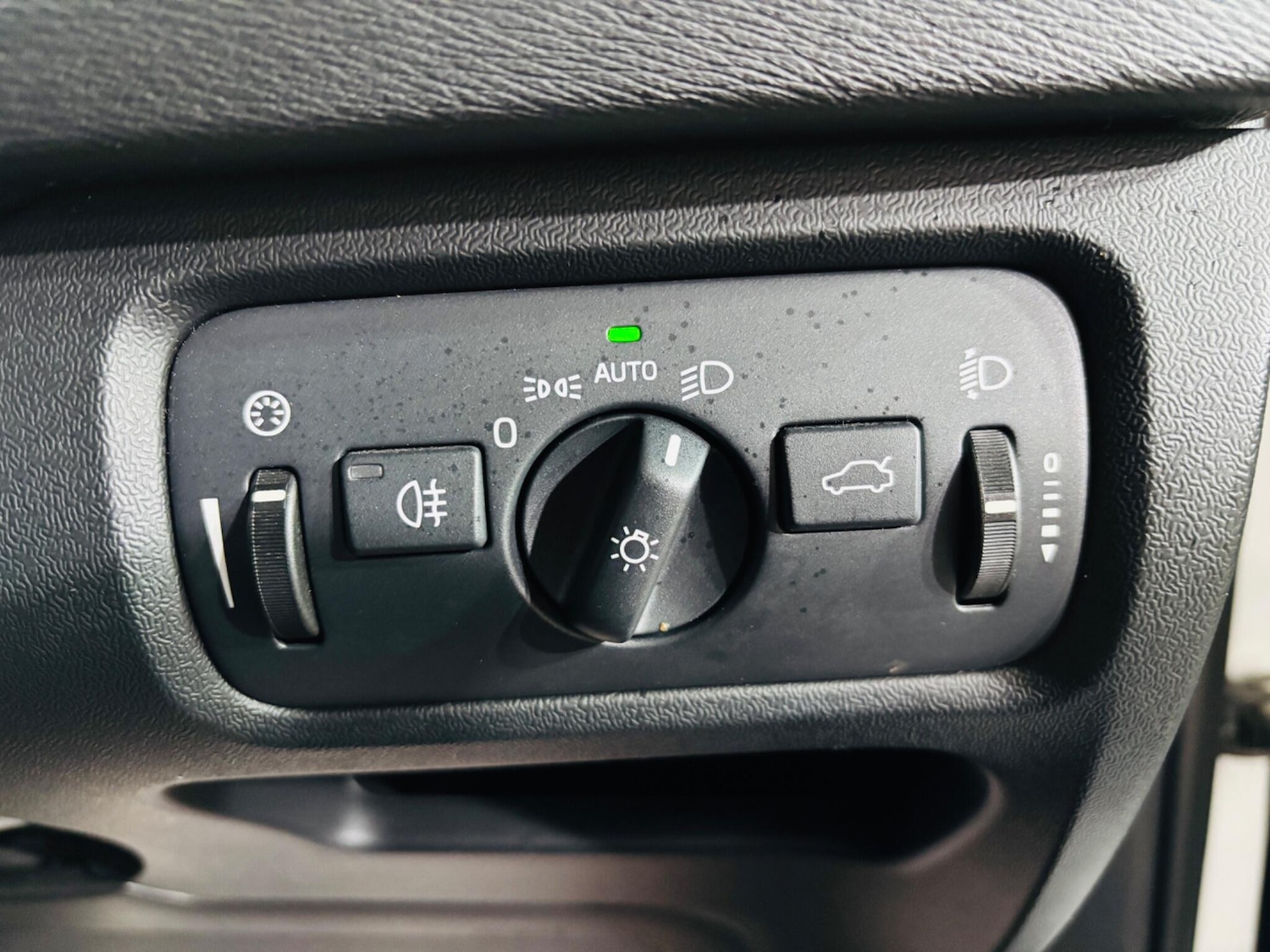 Used Volvo V40 2014 for sale - 77769055: Photo 18