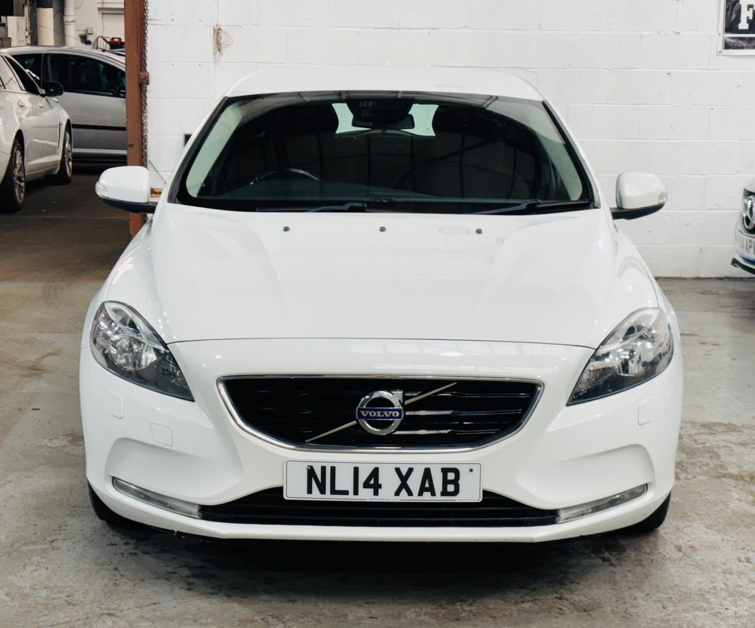 Used Volvo V40 2014 for sale - 77769055: Photo 2