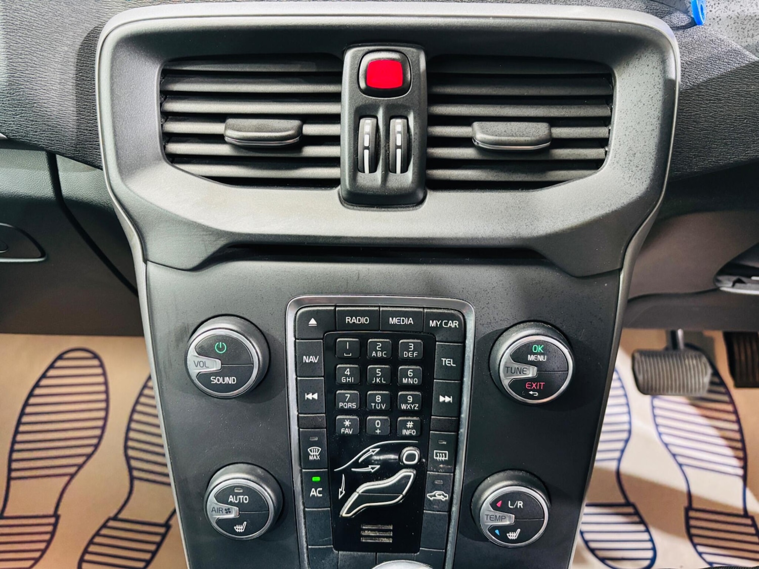 Used Volvo V40 2014 for sale - 77769055: Photo 25