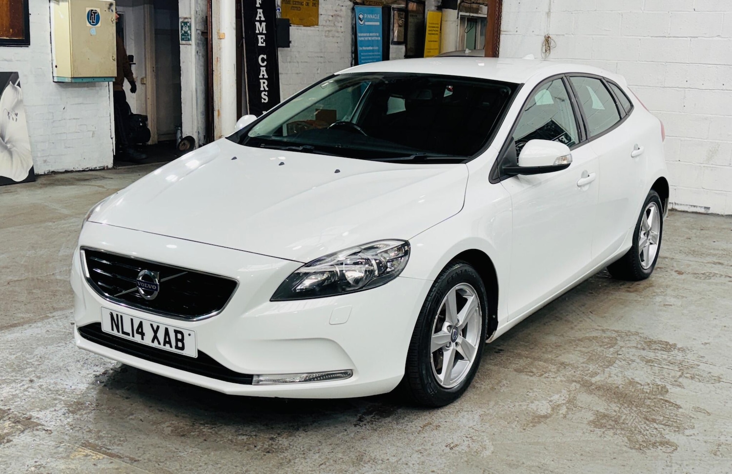 Used Volvo V40 2014 for sale - 77769055: Photo 4
