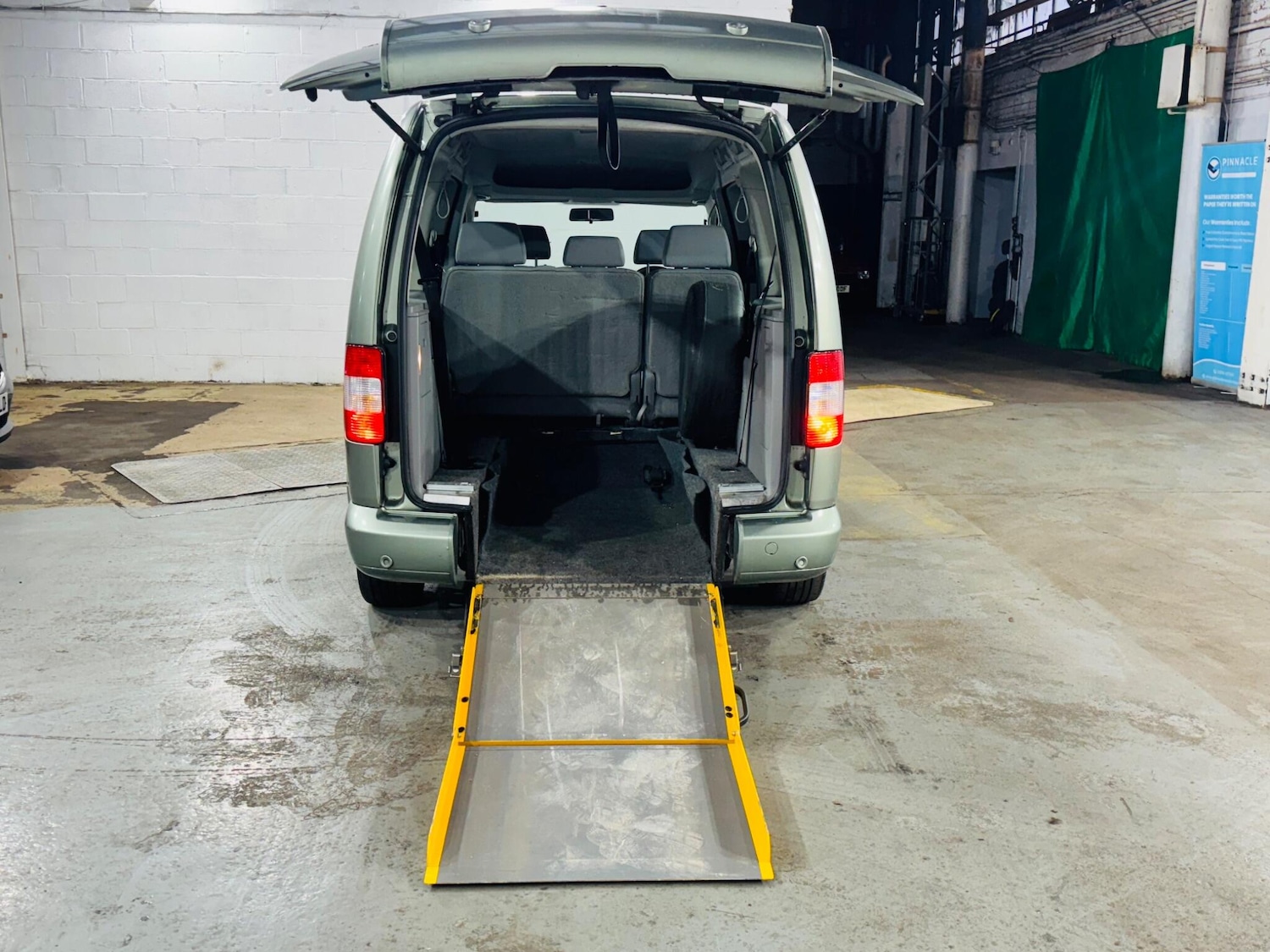 Used Volkswagen Caddy Maxi Life 2008 for sale - 77344692: Photo 2