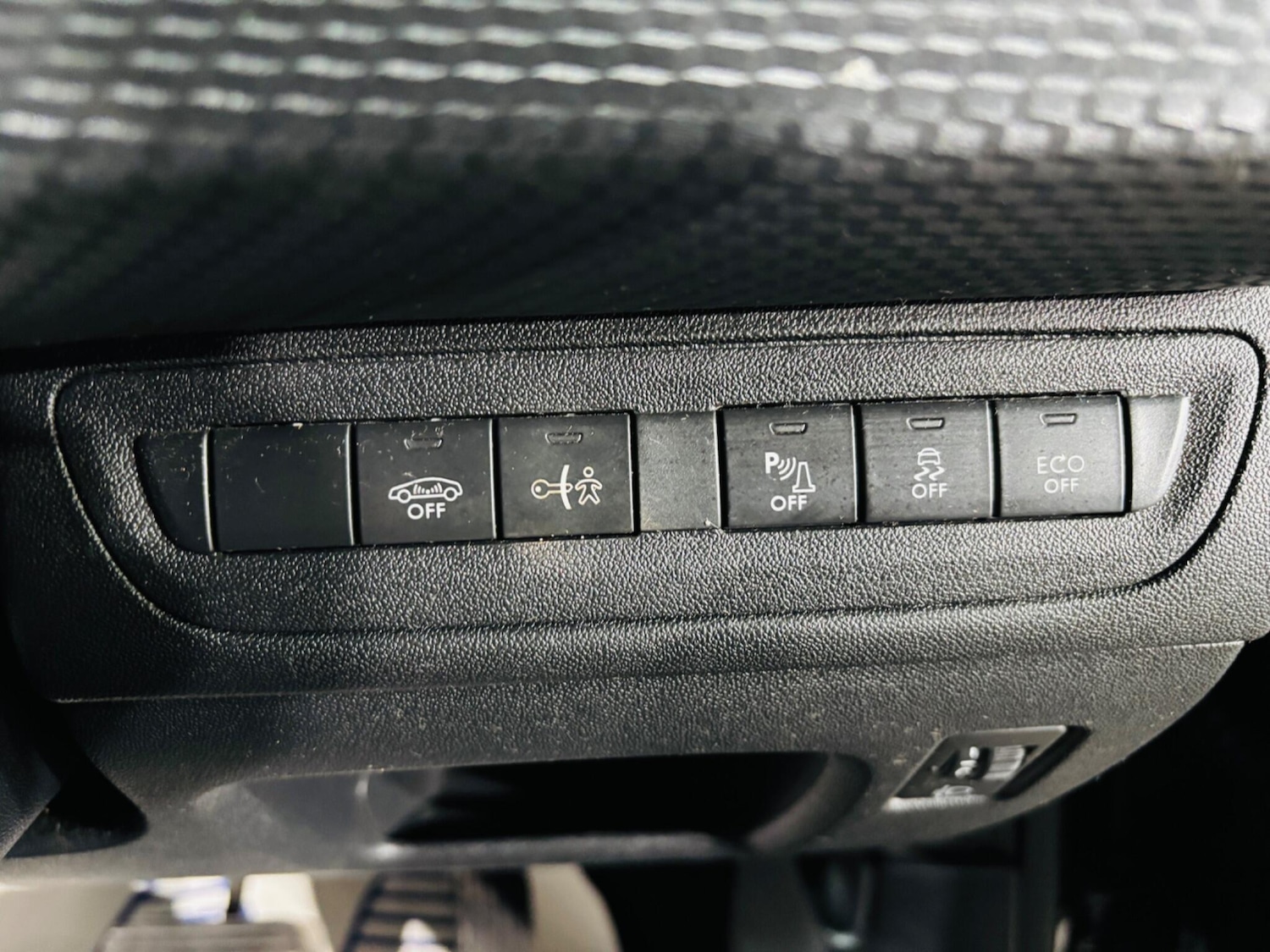 Used Peugeot 2008 2016 for sale - 77028930: Photo 19