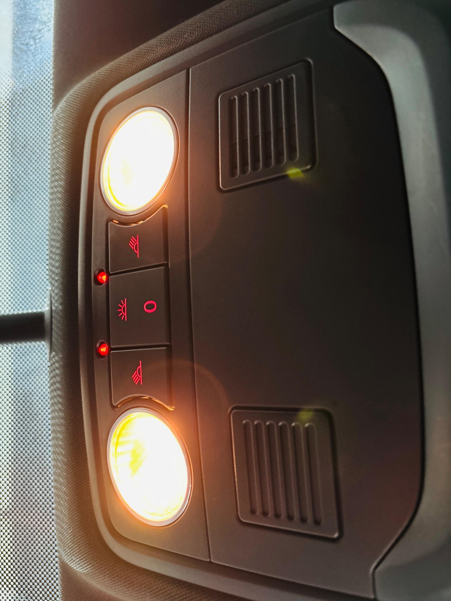 Used Volkswagen Scirocco 2014 for sale - 76360384: Photo 32