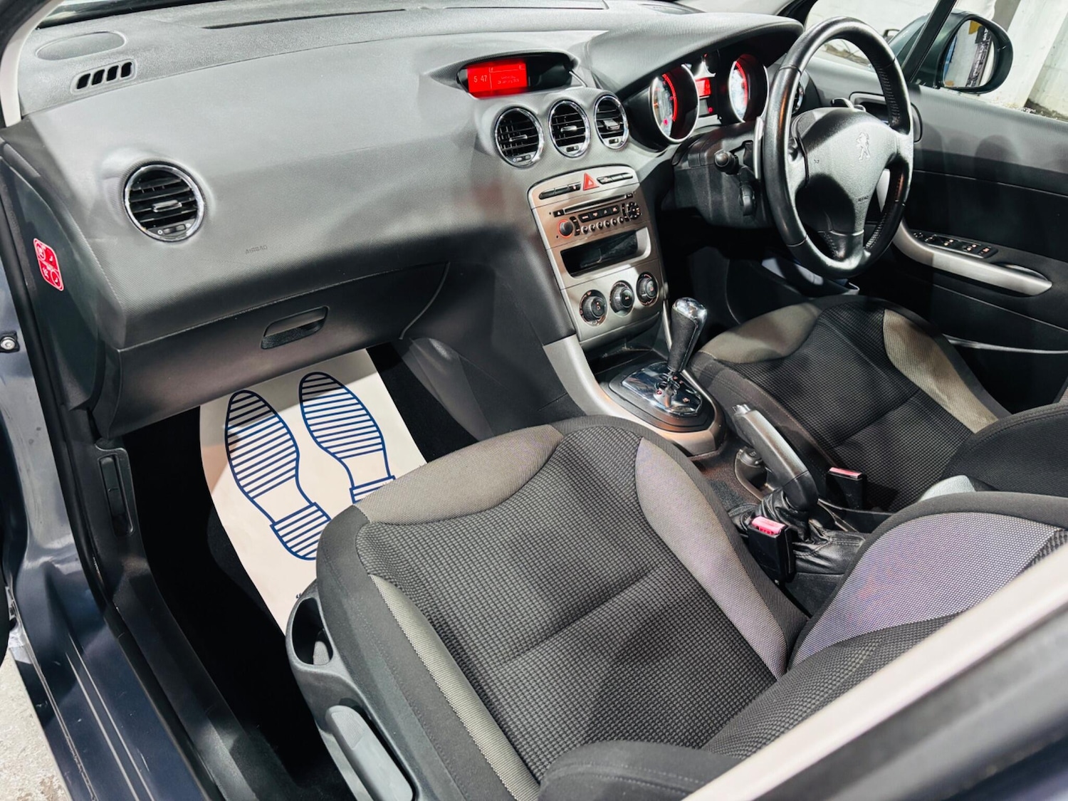 Used Peugeot 308 2011 for sale - 77359189: Photo 14