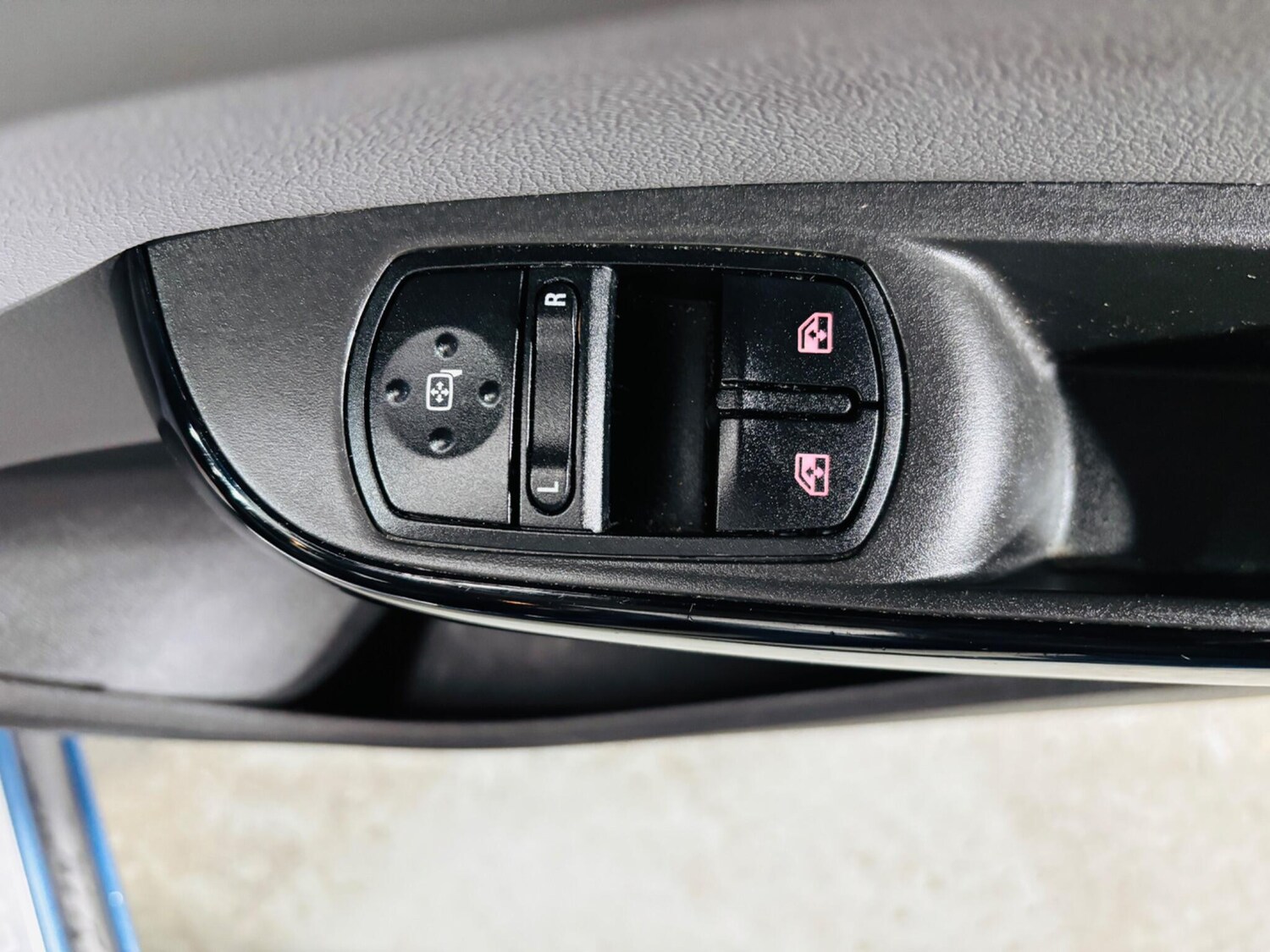 Used Vauxhall Corsa 2015 for sale - 77646971: Photo 17