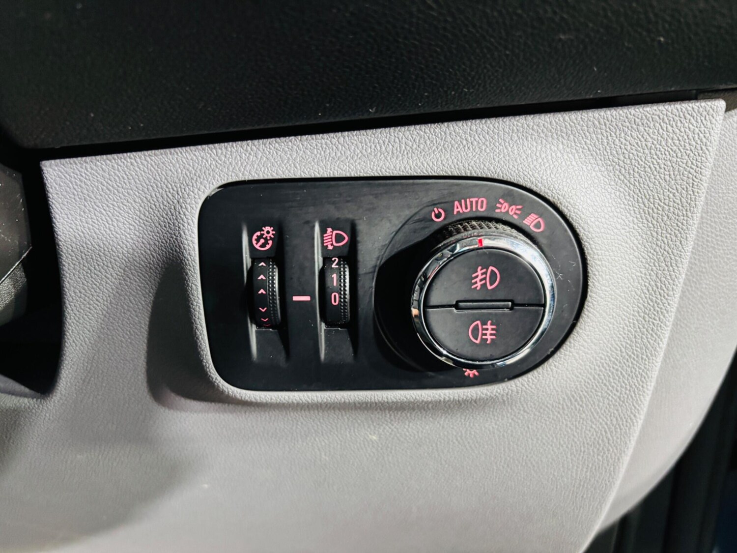 Used Vauxhall Corsa 2015 for sale - 77646971: Photo 18