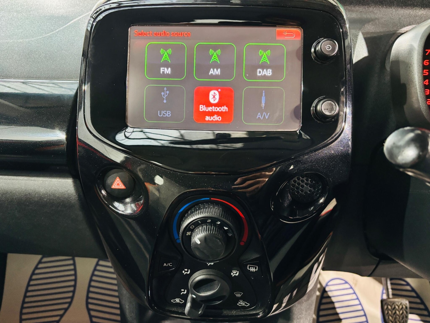 Used Toyota AYGO 2015 for sale - 77015877: Photo 22