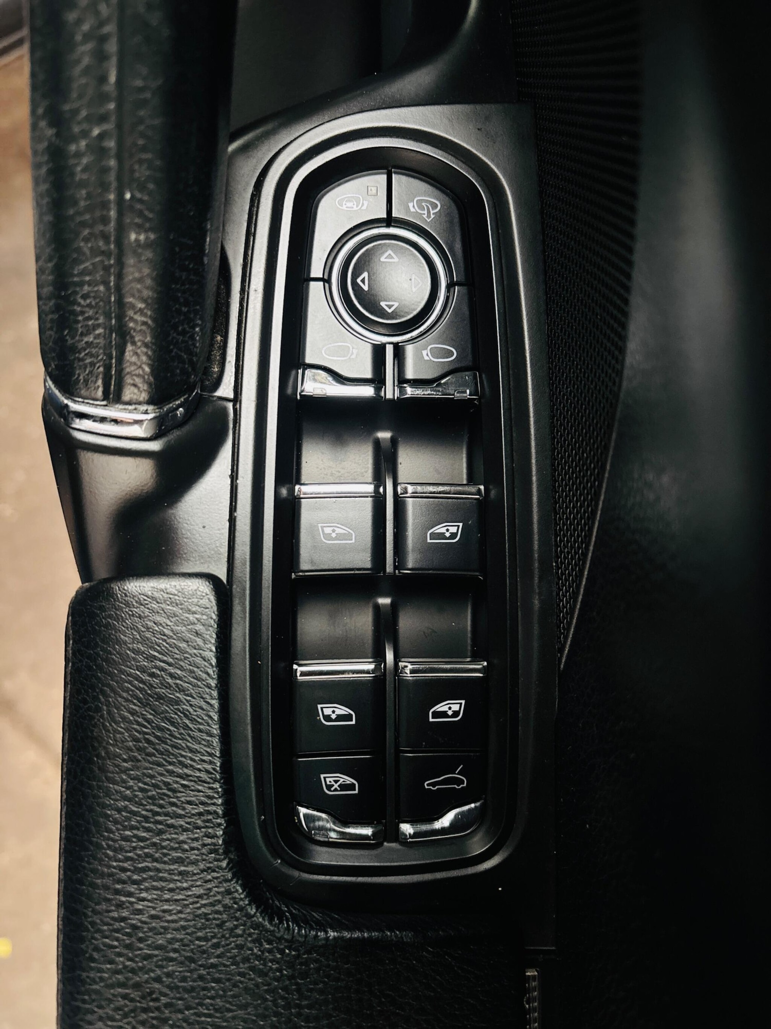 Used Porsche Cayenne 2011 for sale - 77737986: Photo 17