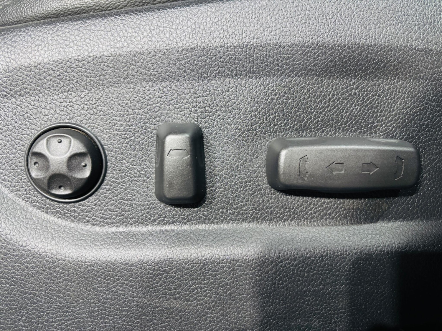 Used Hyundai Santa Fe 2014 for sale - 76398829: Photo 19