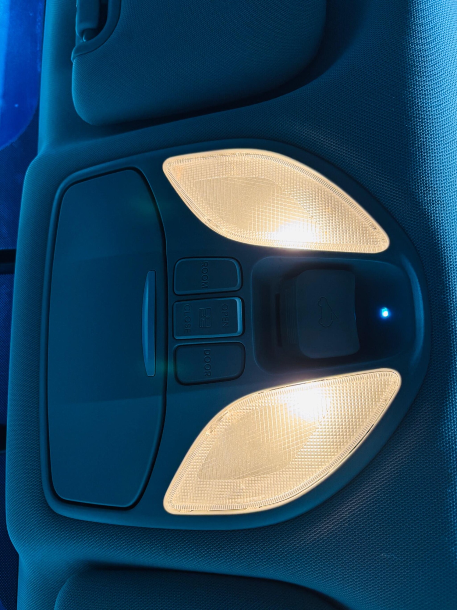 Used Hyundai Santa Fe 2014 for sale - 76398829: Photo 29