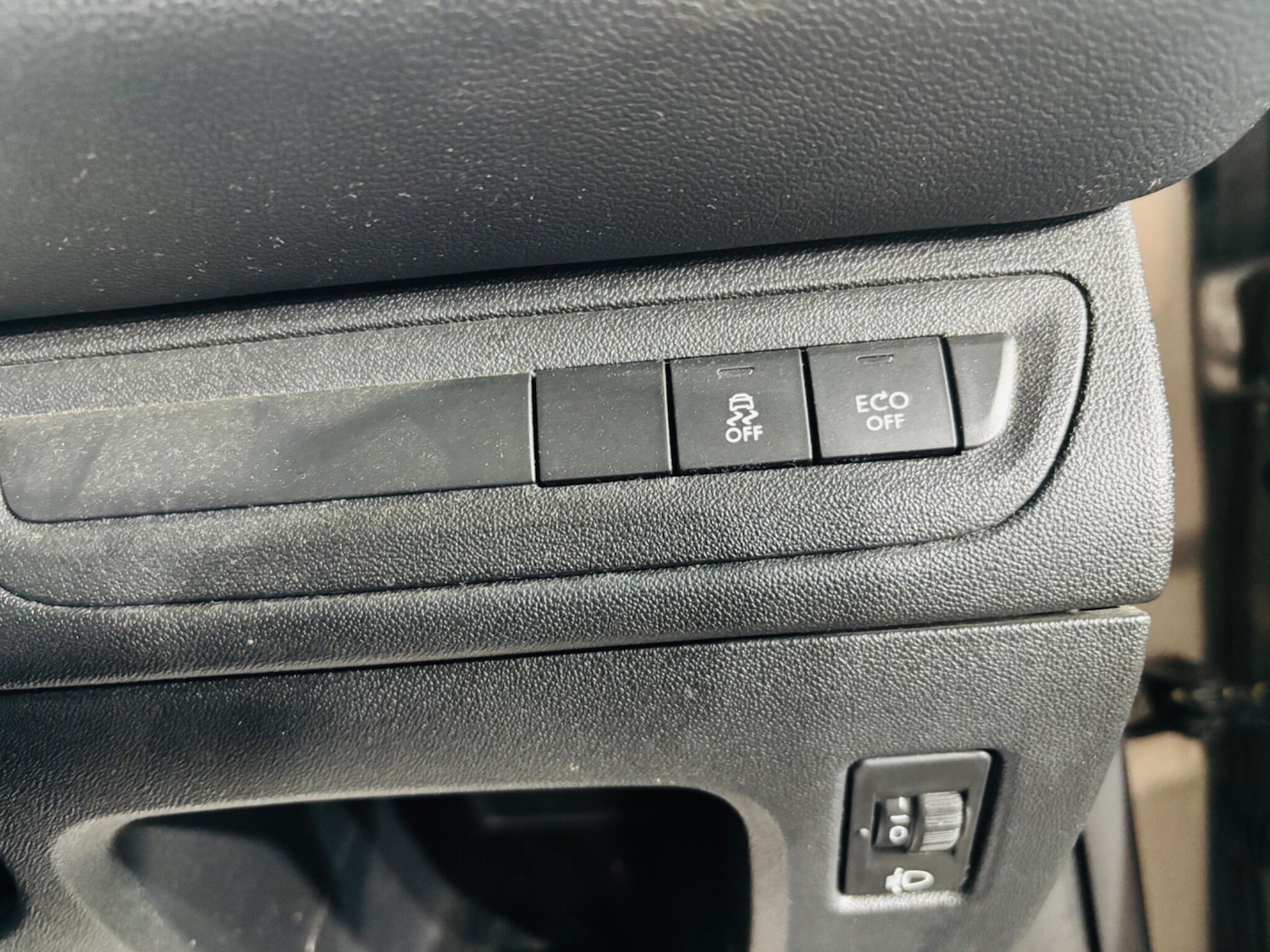 Used Peugeot 208 2014 for sale - 77957578: Photo 24