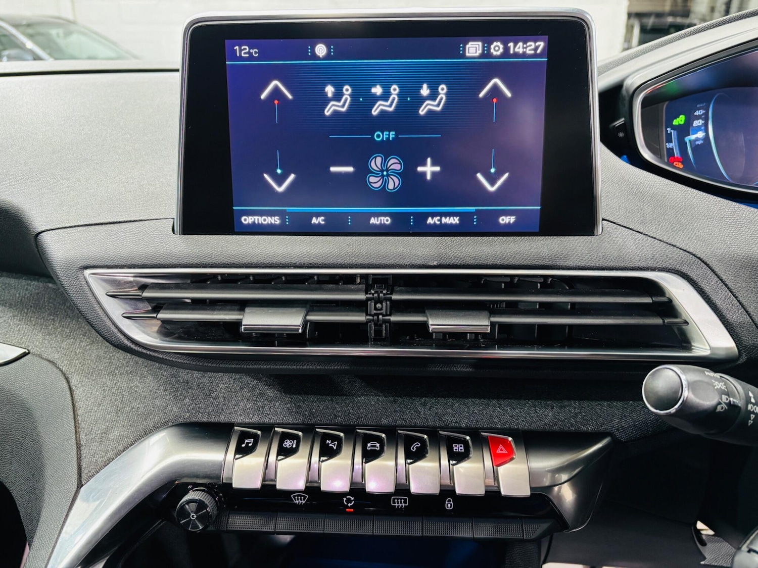 Used Peugeot 3008 2017 for sale - 76360530: Photo 23