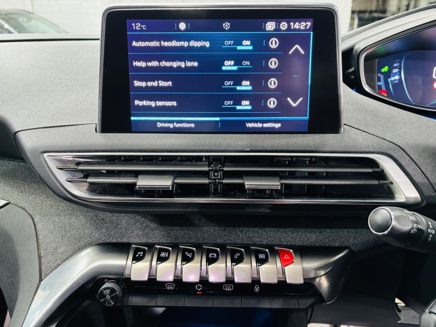 Used Peugeot 3008 2017 for sale - 76360530: Photo 24