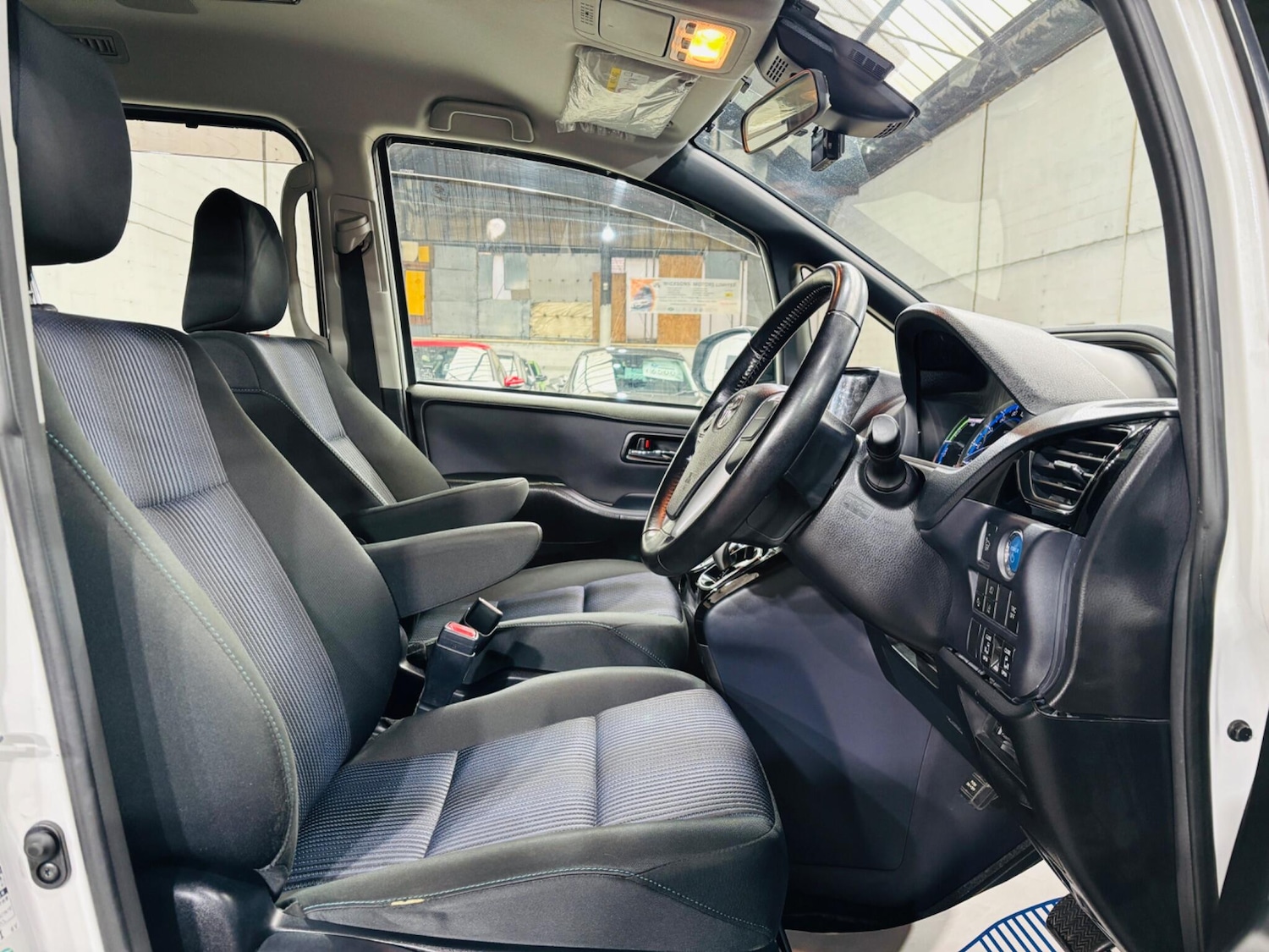 Used Toyota Voxy 2026 for sale - 77646638: Photo 13