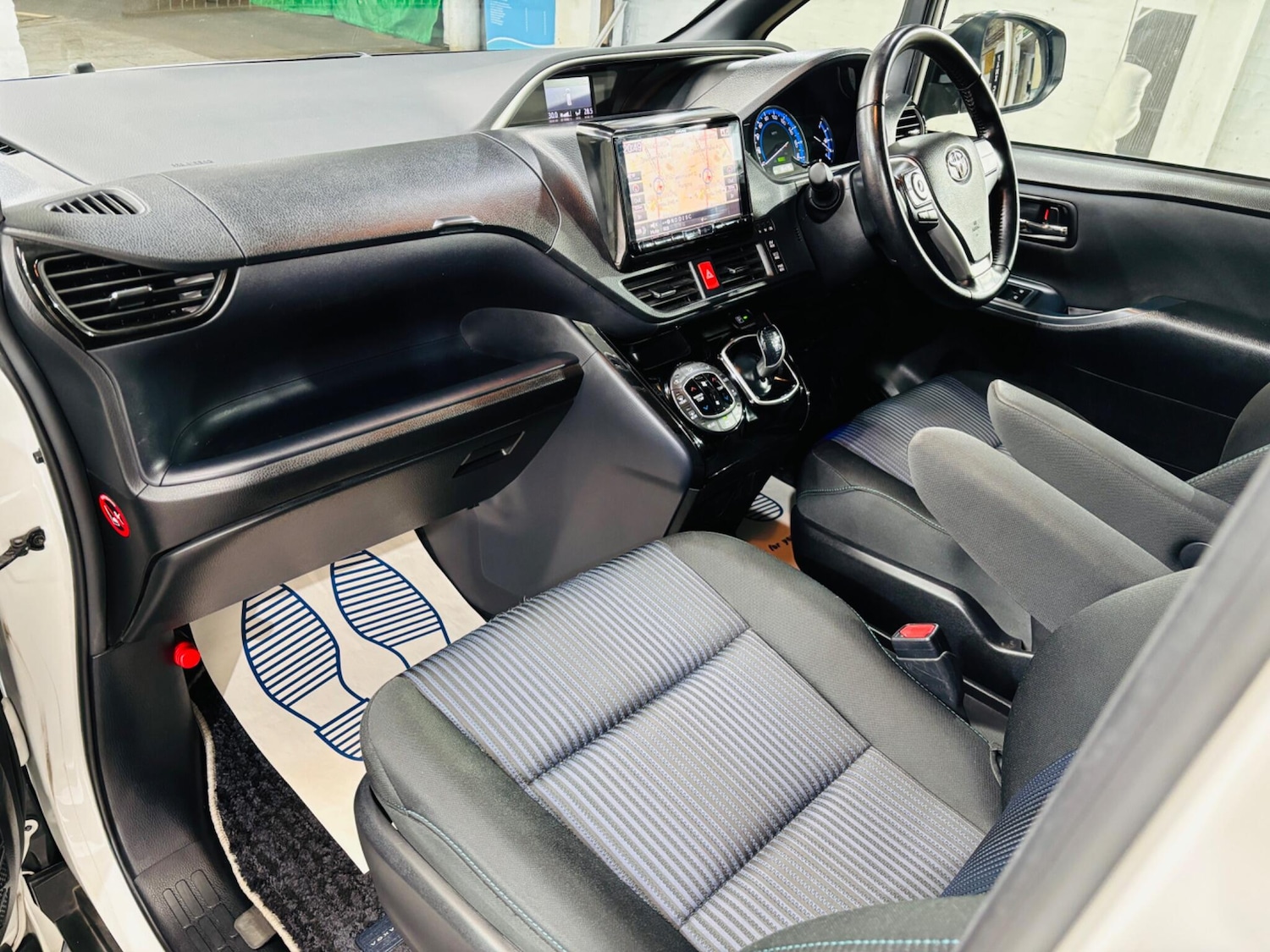 Used Toyota Voxy 2026 for sale - 77646638: Photo 14