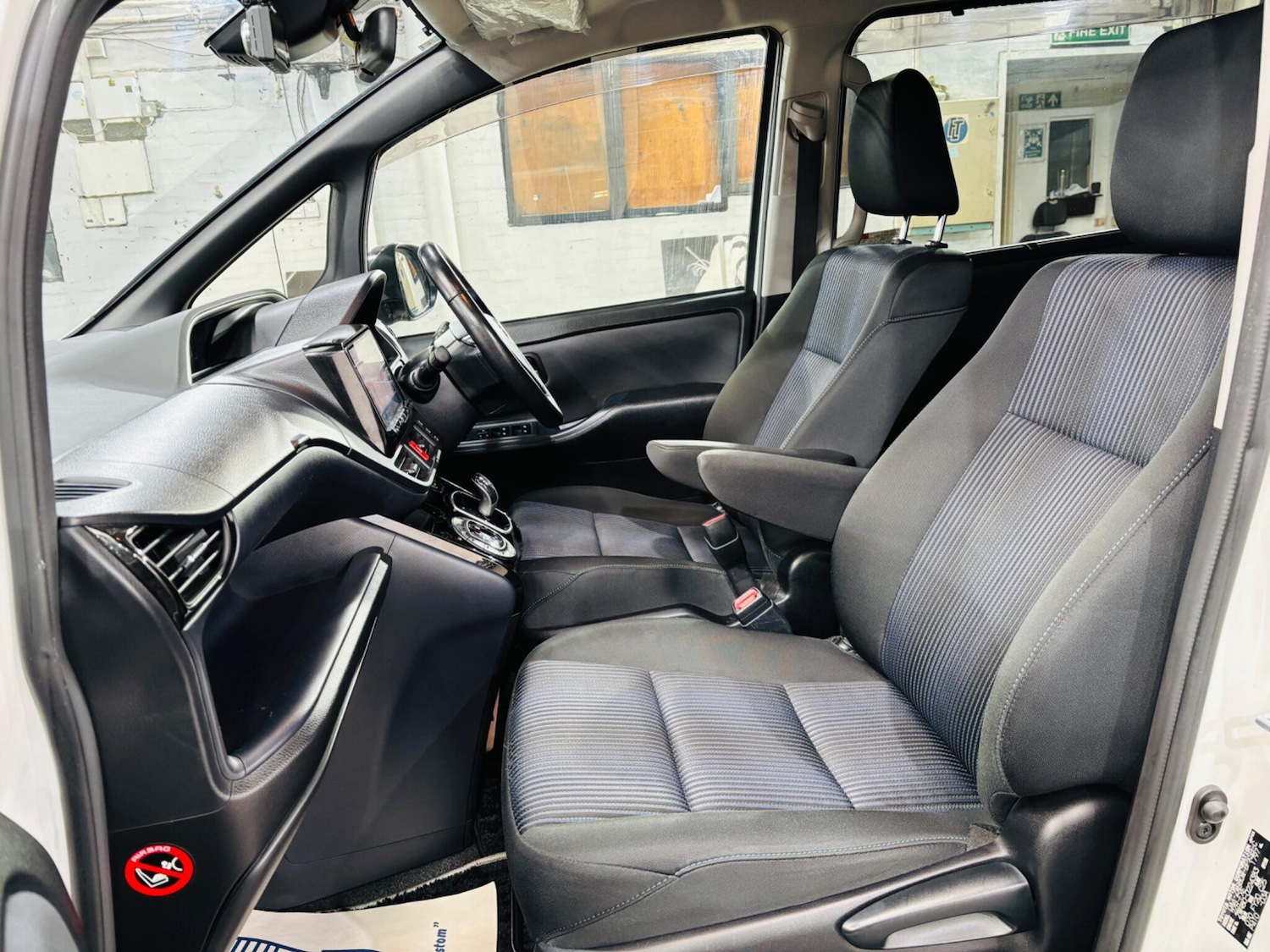 Used Toyota Voxy 2026 for sale - 77646638: Photo 15