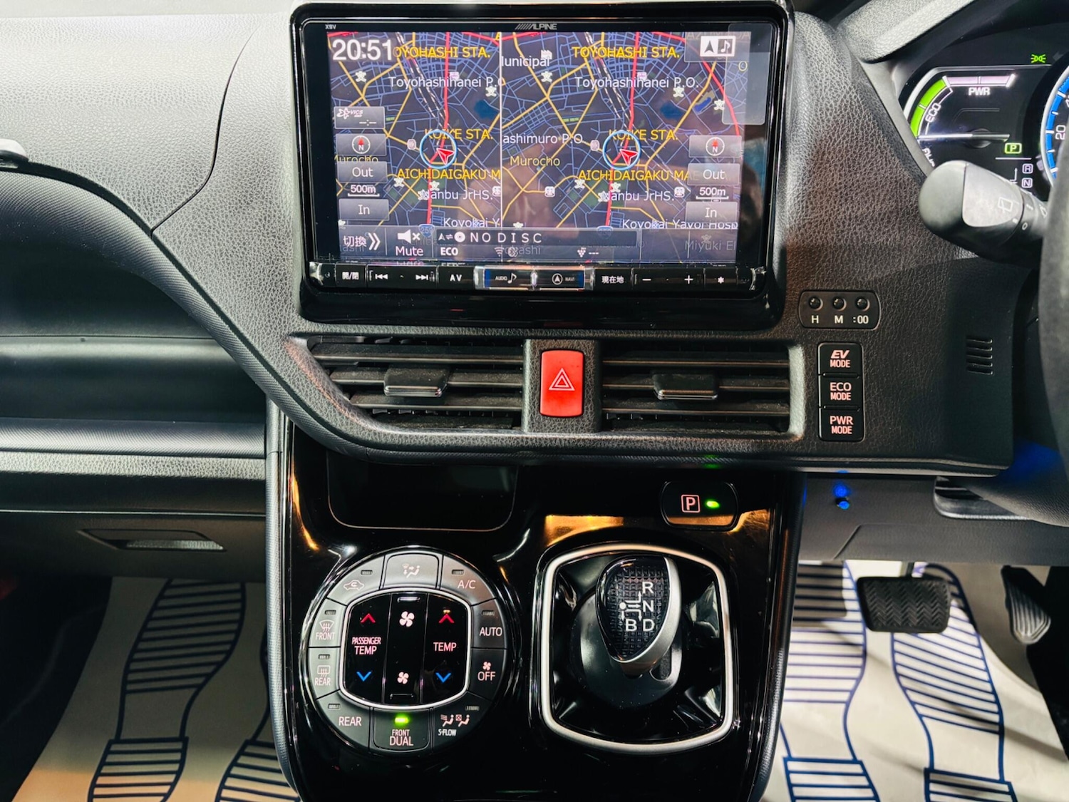 Used Toyota Voxy 2026 for sale - 77646638: Photo 22