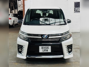 Used Toyota Voxy 2016 for sale - 77646638: Photo